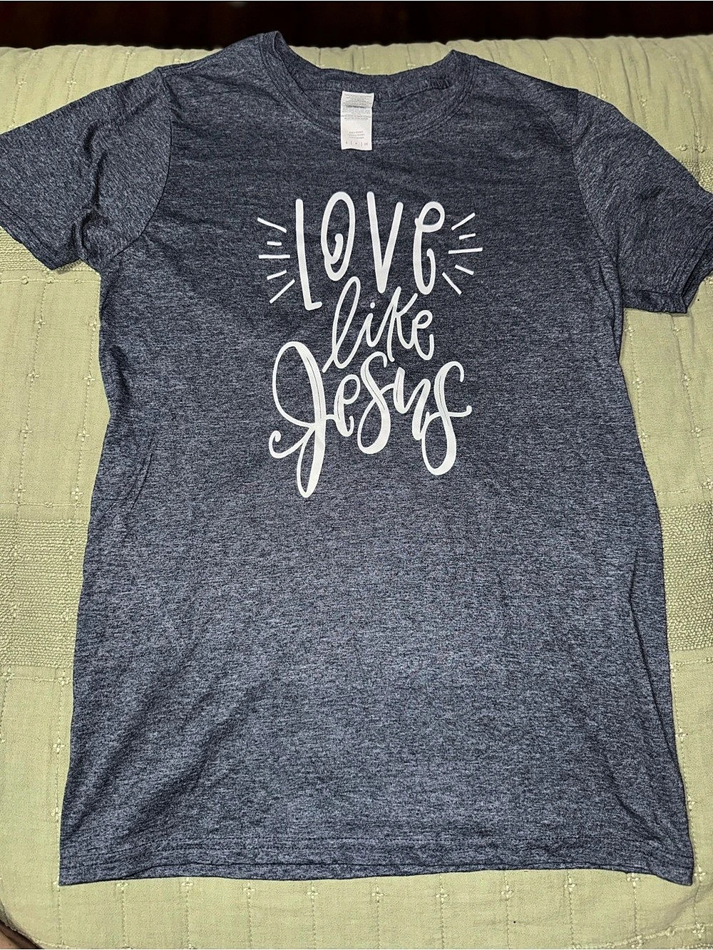 Gildan Graphic Tee Size Small Like New